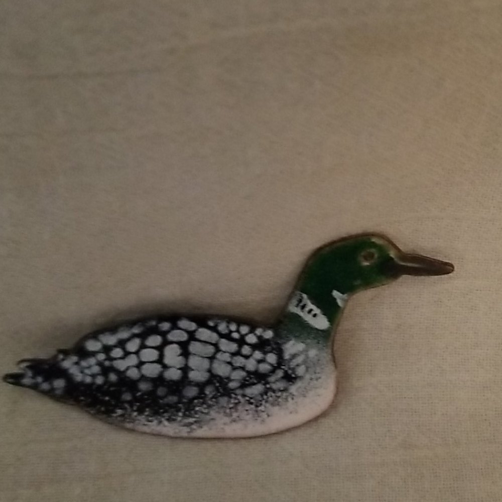 Loon pin